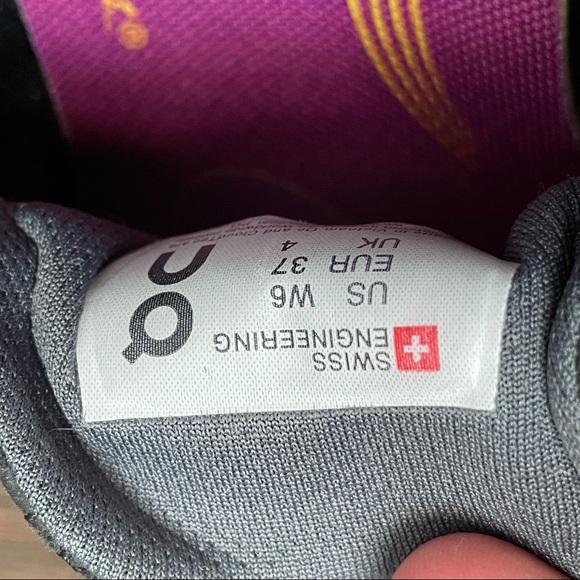 On Running Cloud 5, Women’s Size 6, Black/White, Pre-Owned 9/10 Condition - Picture 7 of 7